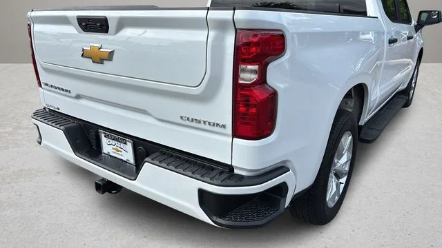 Used 2025 White Chevrolet Custom image 33