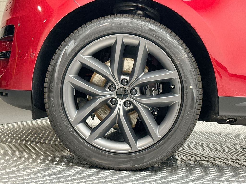 New 2026 Firenze Red Metallic Land Rover SE image 13