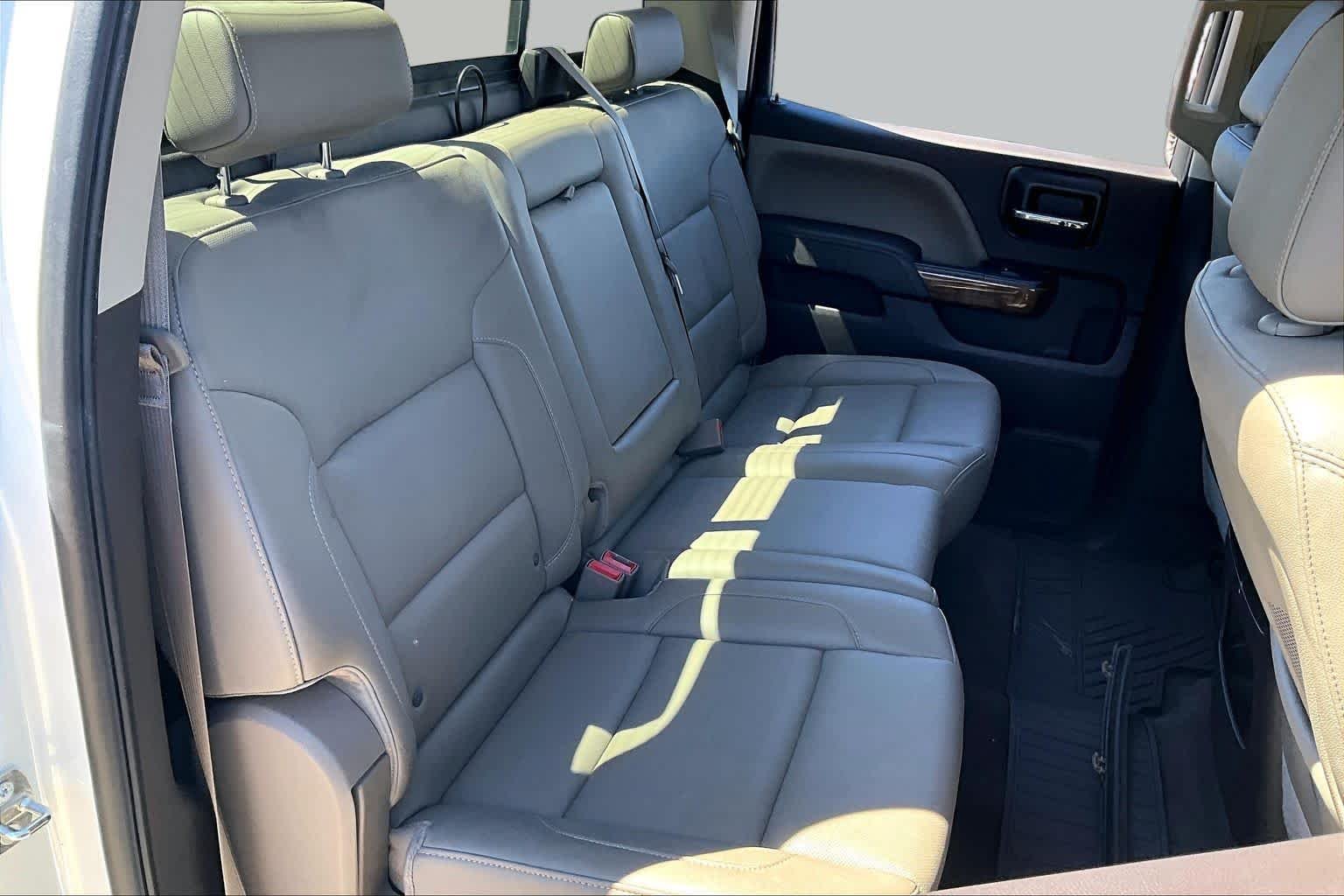 Used 2015 White Diamond Tricoat GMC SLT image 17