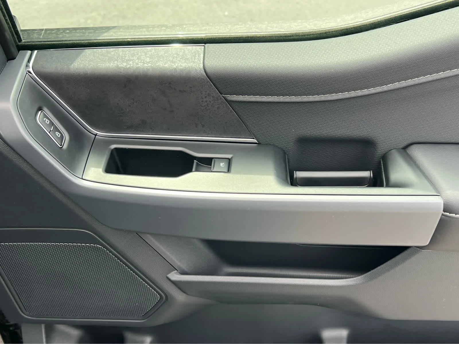 New 2026 Agate Black Metallic Ford XLT image 19