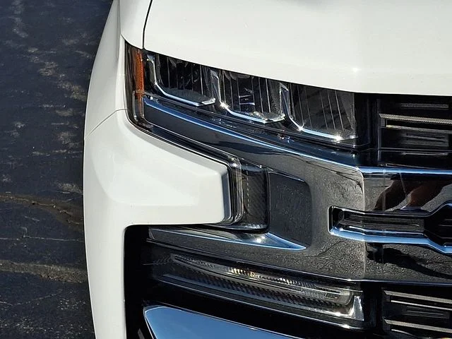 Used 2019 White Chevrolet LT image 9