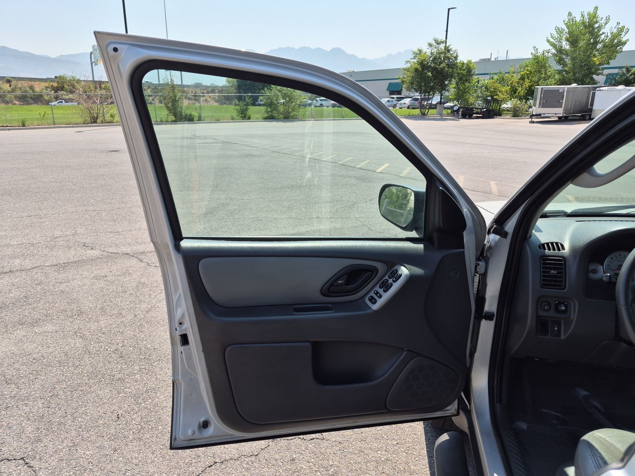 Used 2005 Silver Metallic Clearcoat Ford Hybrid image 12