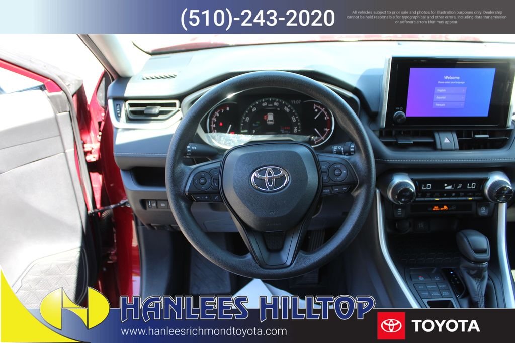 2025 Toyota RAV4 XLE - Photo 16