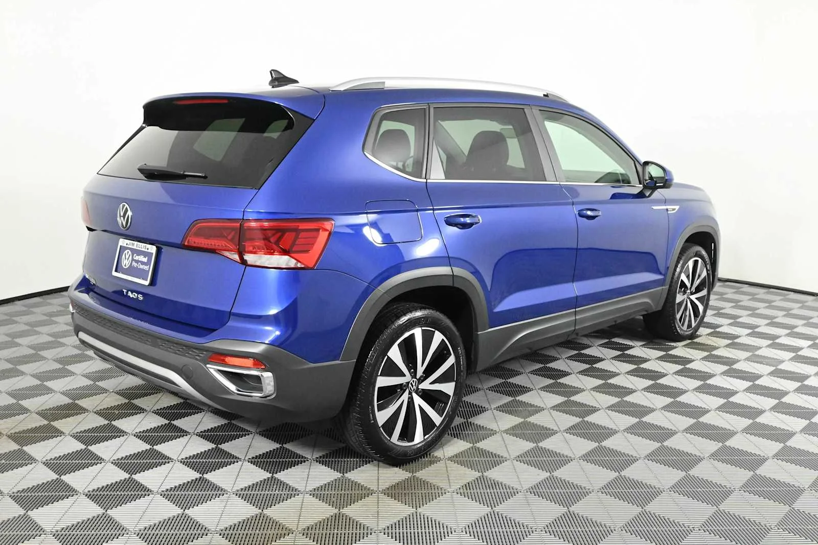 Certified Used 2023 Dusk Blue Metallic Volkswagen SE image 15