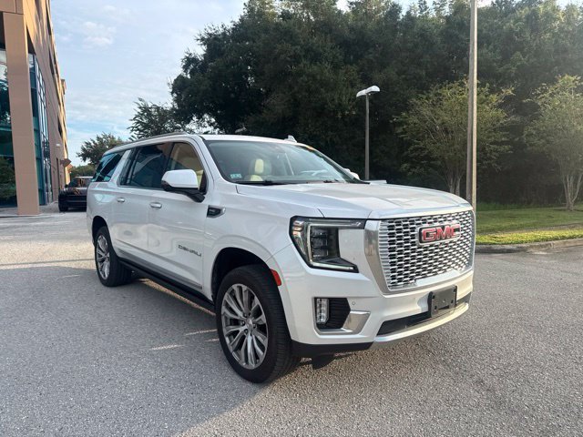 Used 2021 White Frost Tricoat GMC Denali image 8