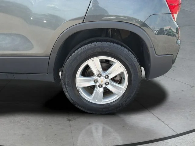 Used 2018 Gray Chevrolet LT image 31