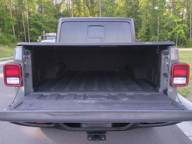 Used 2022 Gray Jeep Rubicon image 23