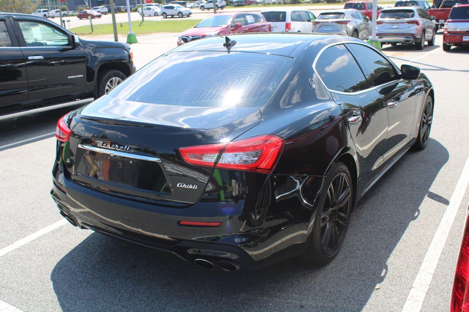 Used 2018 Nero Maserati S GranSport image 4