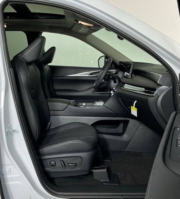Certified Used 2027 White INFINITI LUXE image 28