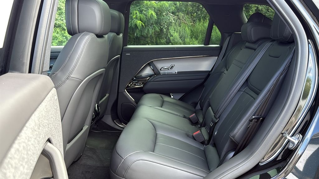 New 2026 Santorini Black LAND ROVER Dynamic SE image 23