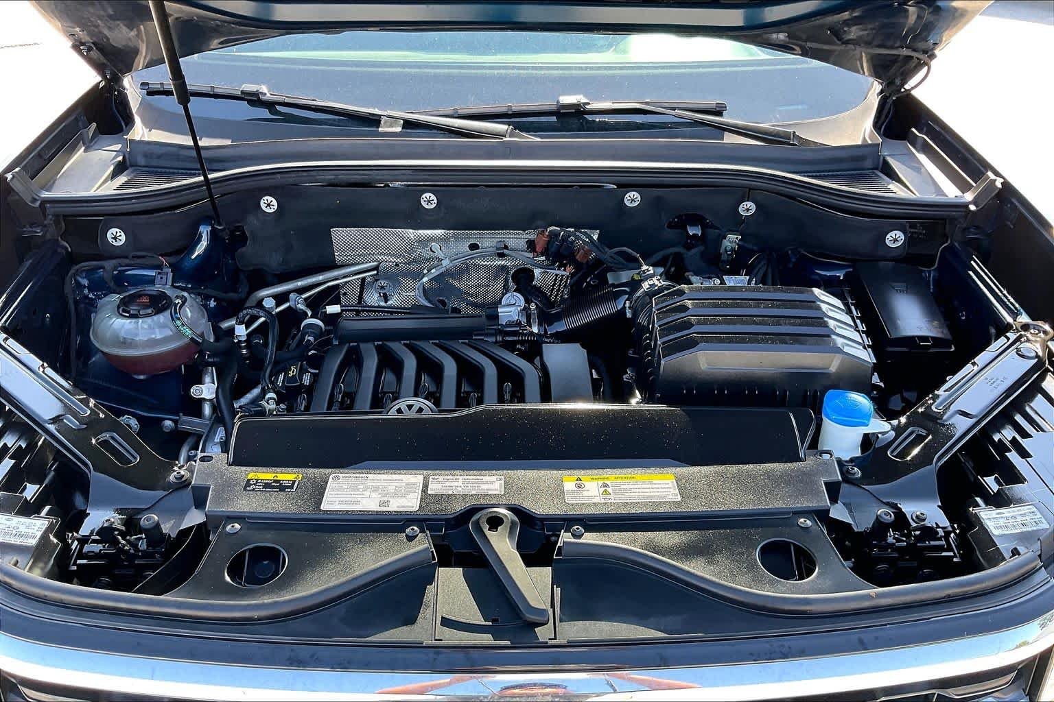 Used 2023 Tourmaline Blue Metallic Volkswagen 3.6L V6 SE w/Technology image 32