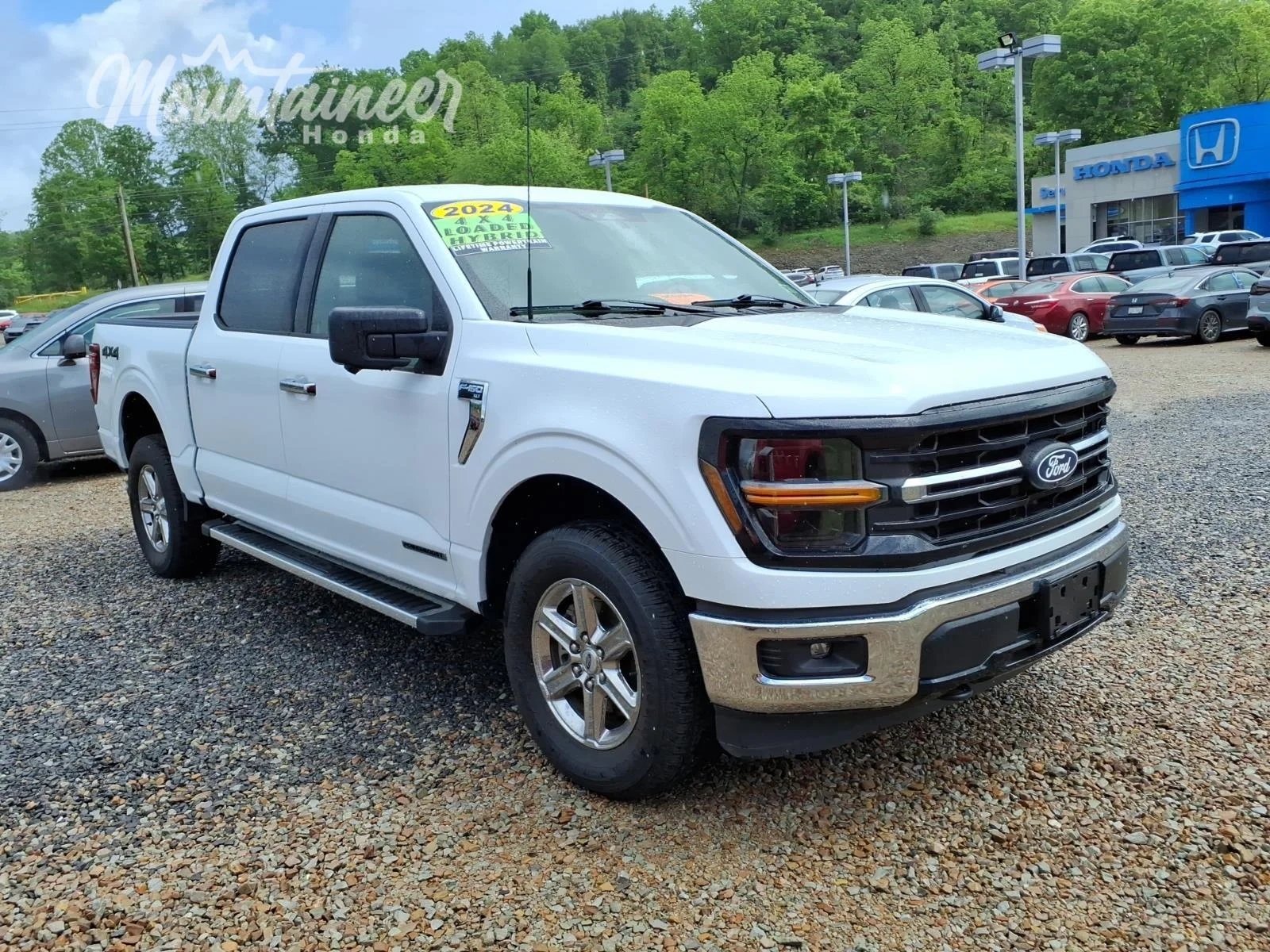 Used 2024 Oxford White Ford XLT image 1