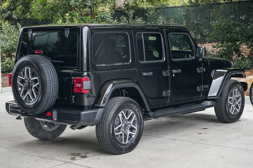 New 2026 Black Clear-Coat Exterior Paint Jeep Sahara image 6