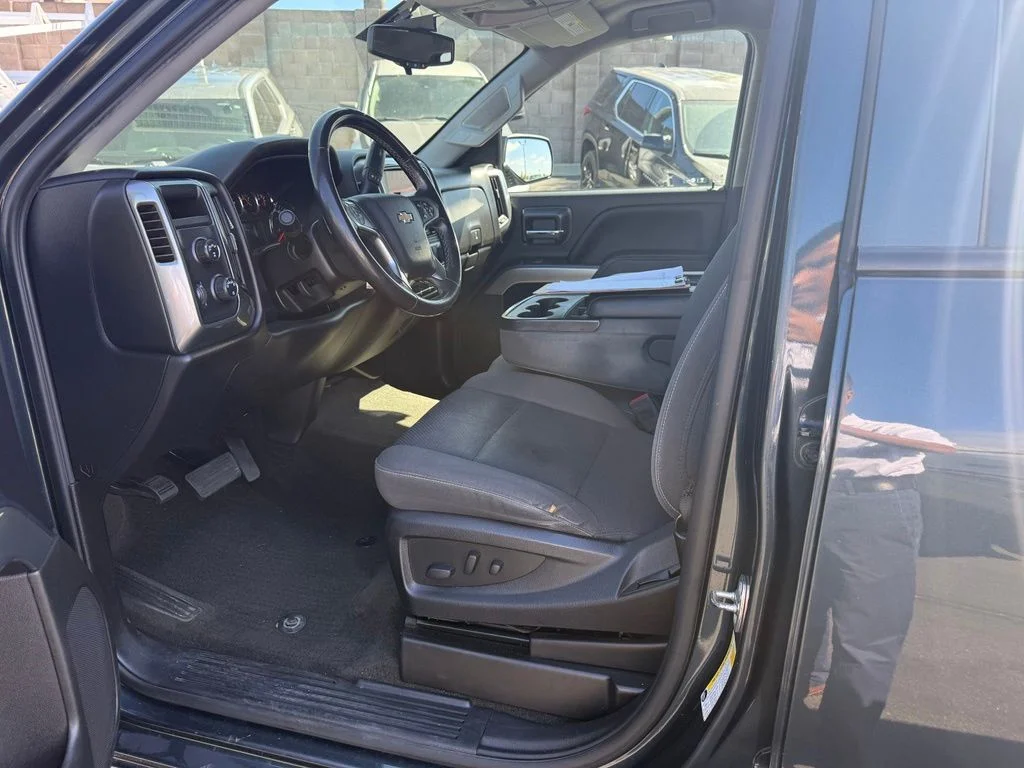 Used 2018 Gray Chevrolet LT image 7