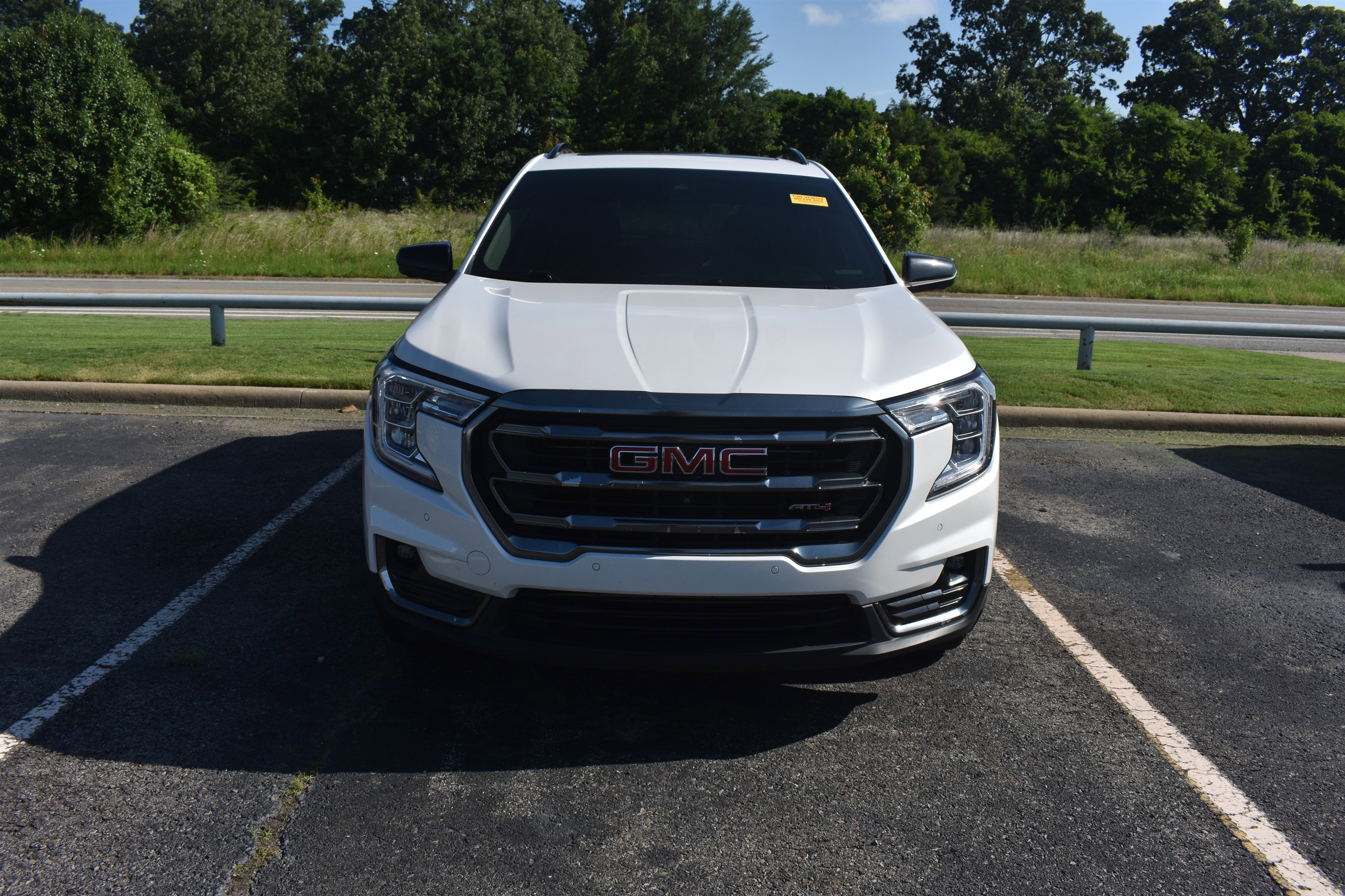 Used 2022 White Frost Tricoat GMC AT4 image 2