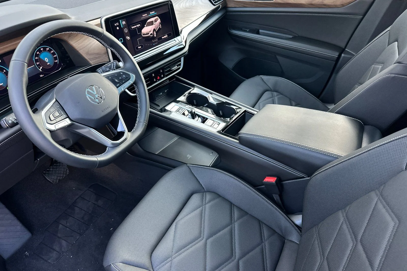 New 2026 Silver Volkswagen 2.0T SE w/Technology image 8