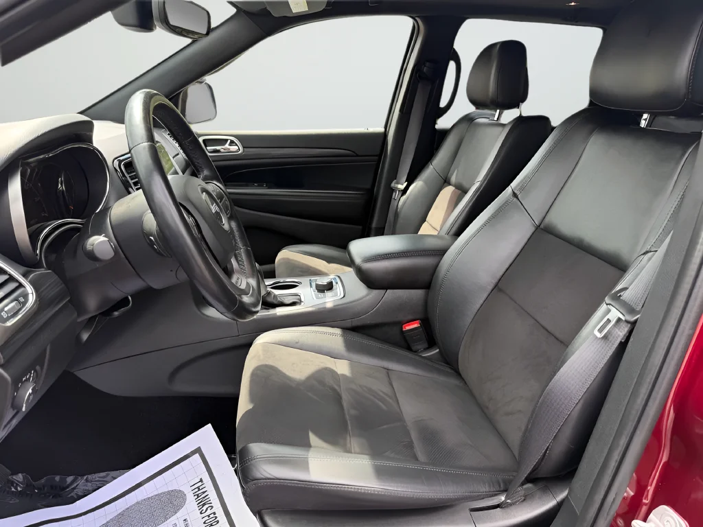 Used 2022 Red Jeep Laredo X image 18