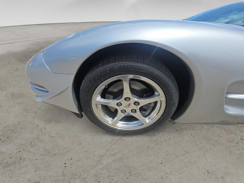 Used 2001 Quicksilver Metallic Chevrolet 2DR CPE image 9