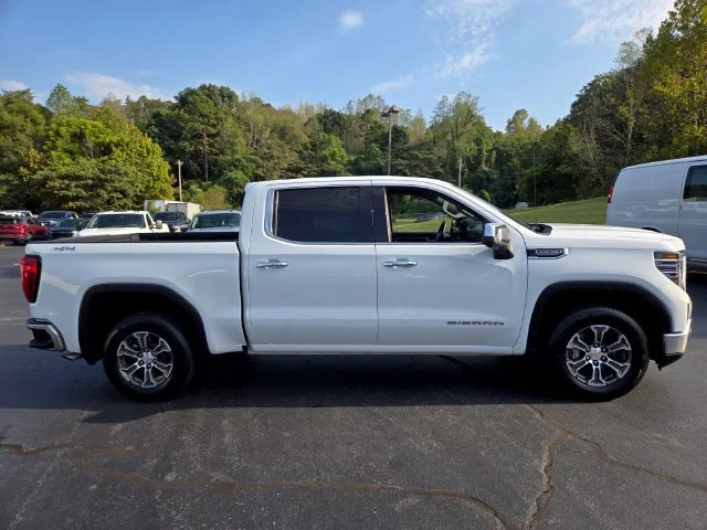 Used 2025 Summit White GMC SLT image 9