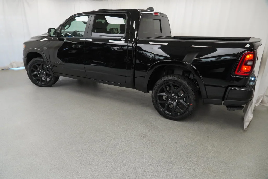 New 2027 Diamond Black Crystal Pearl-Coat Exterior Paint RAM Laramie image 17