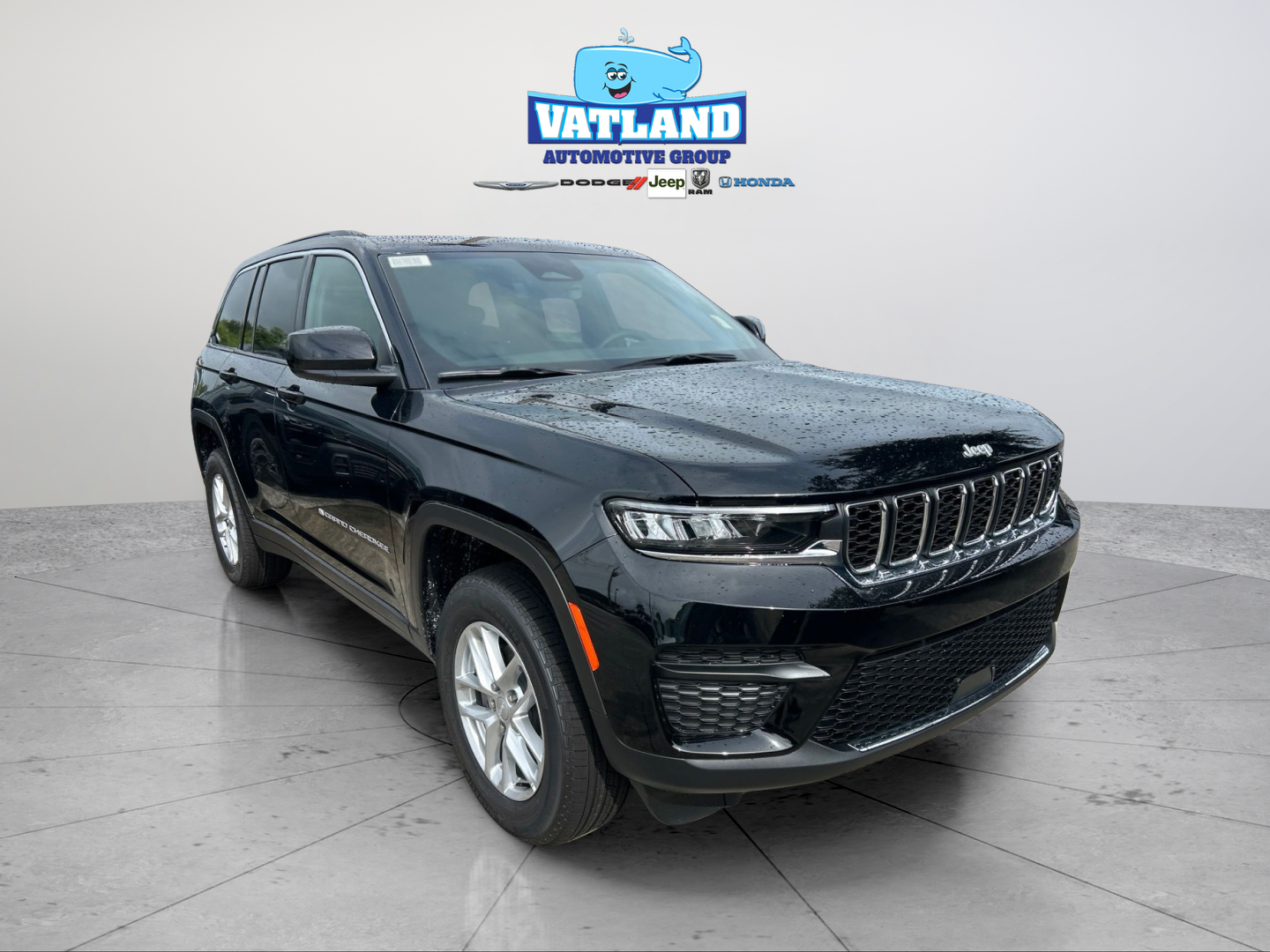 New 2026 Diamond Black Crystal Pearl-Coat Exterior Paint Jeep Laredo X image 22