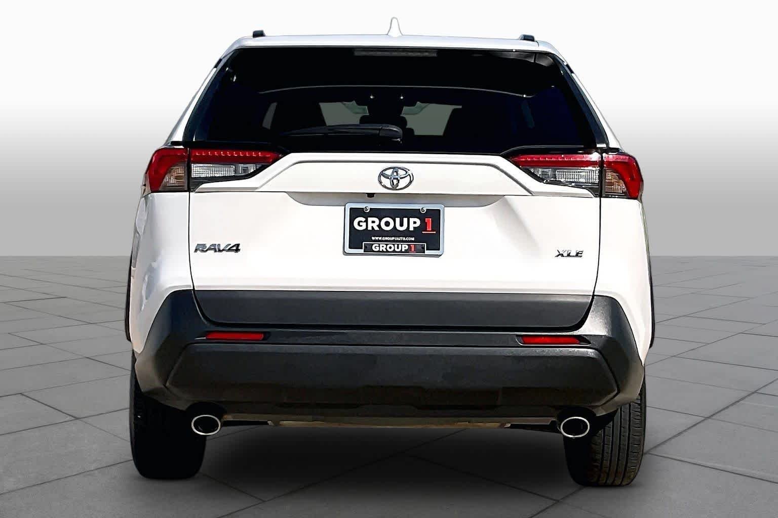Used 2025 Ice Cap Toyota XLE image 5