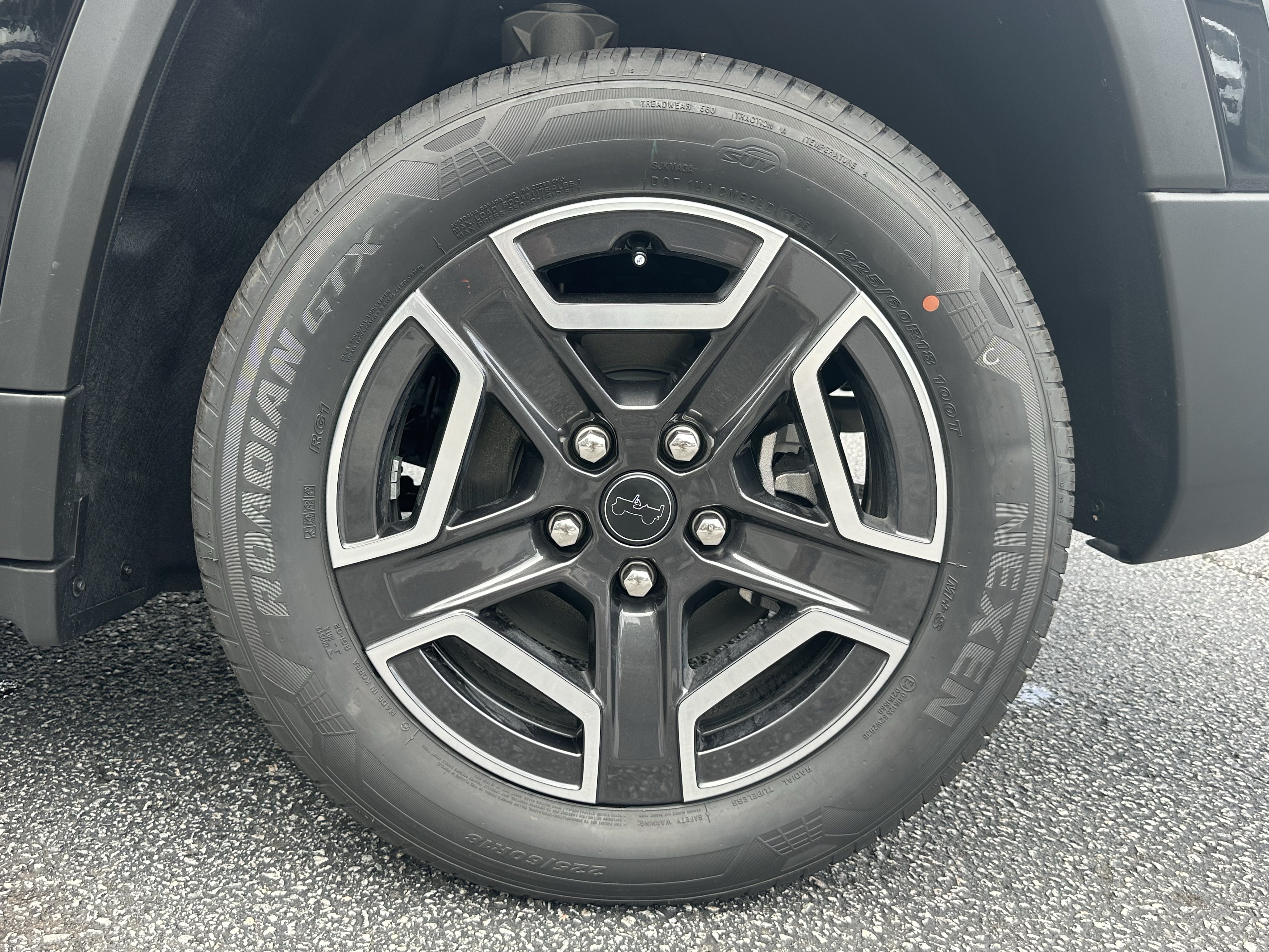 New 2026 Diamond Black Crystal Pearlcoat Jeep Laredo image 20