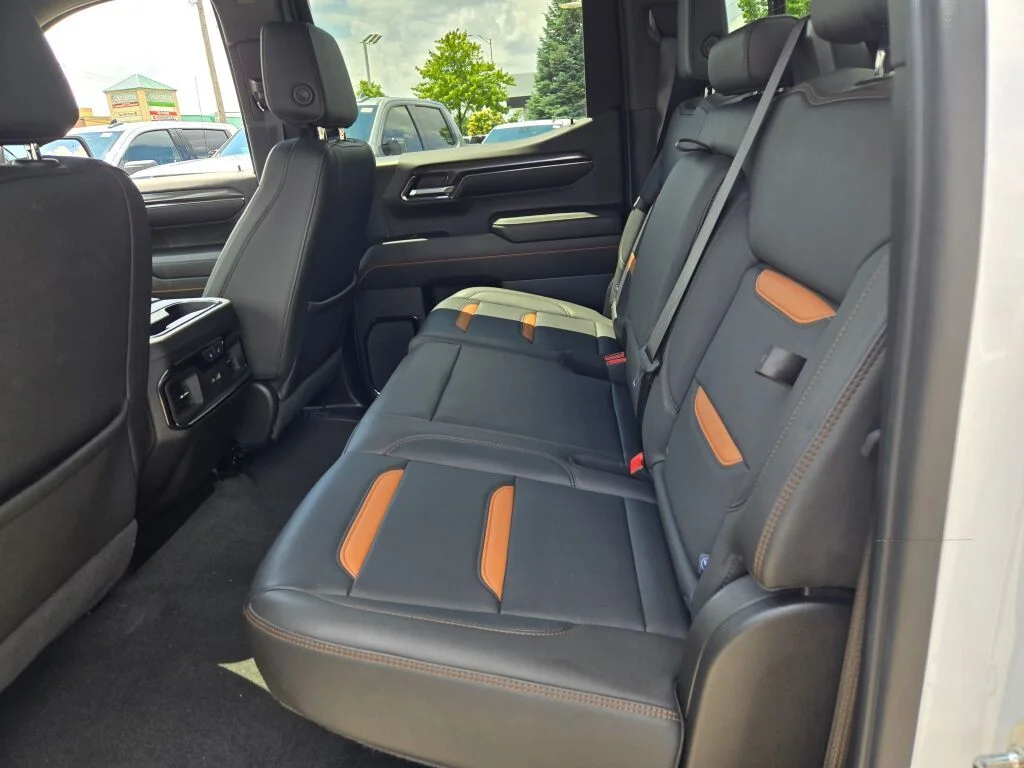 Used 2024 White GMC AT4 image 17