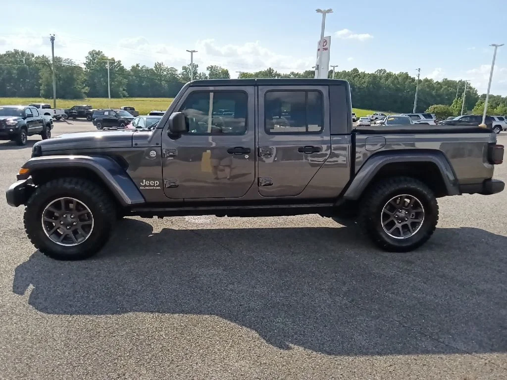 Used 2021 Gray Jeep Overland image 6