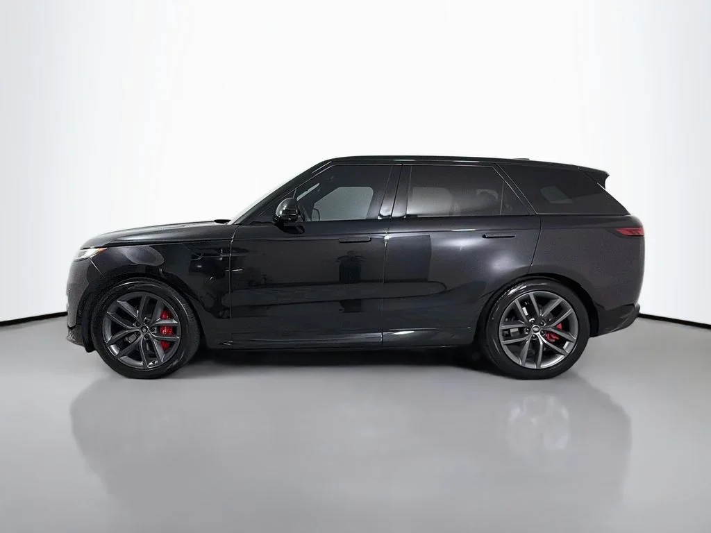 Used 2024 Black Land Rover Dynamic SE image 8
