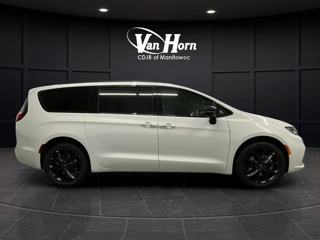 New 2026 Bright White Clear-Coat Exterior Paint Chrysler Select image 2