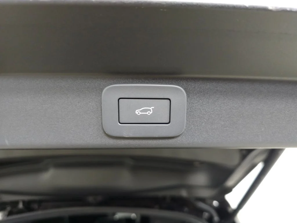 Used 2026 Gray Land Rover Dynamic SE image 6
