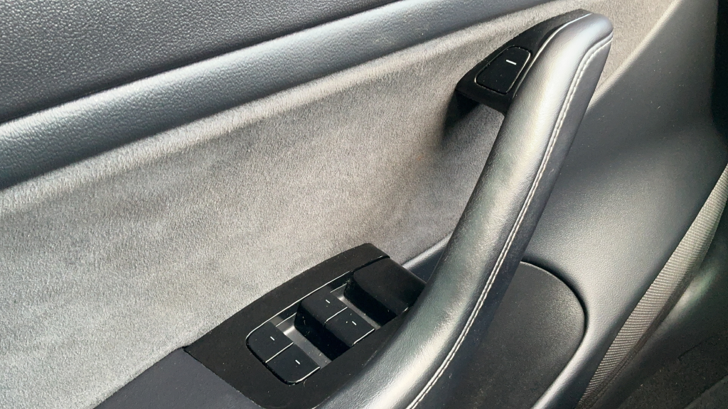 Used 2018  Tesla Long Range image 13