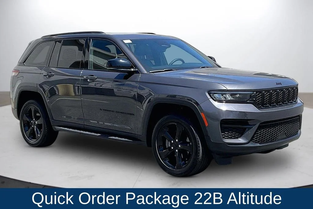 Used 2023 Gray Jeep Altitude 4x4 image 2