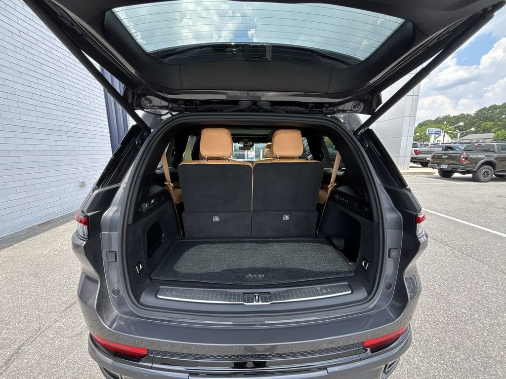 Used 2024 Gray Jeep Summit image 21