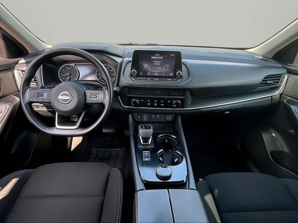 Used 2024 Silver Nissan S image 9