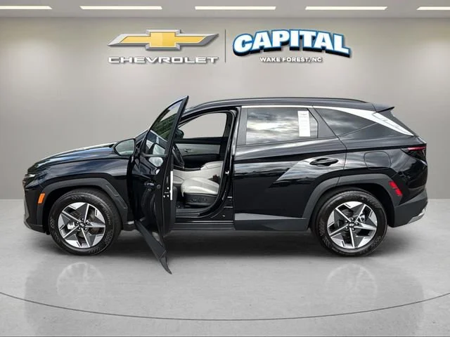 Used 2025 Black Hyundai SEL Convenience image 3