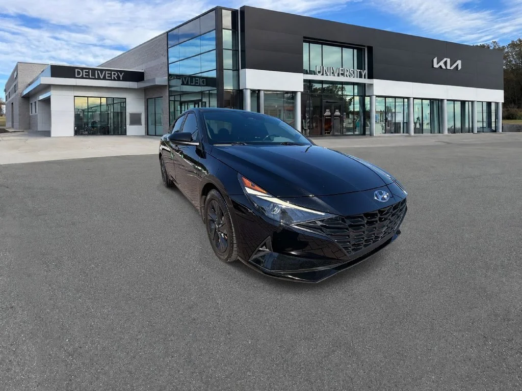 Used 2023 Black Hyundai SEL image 1