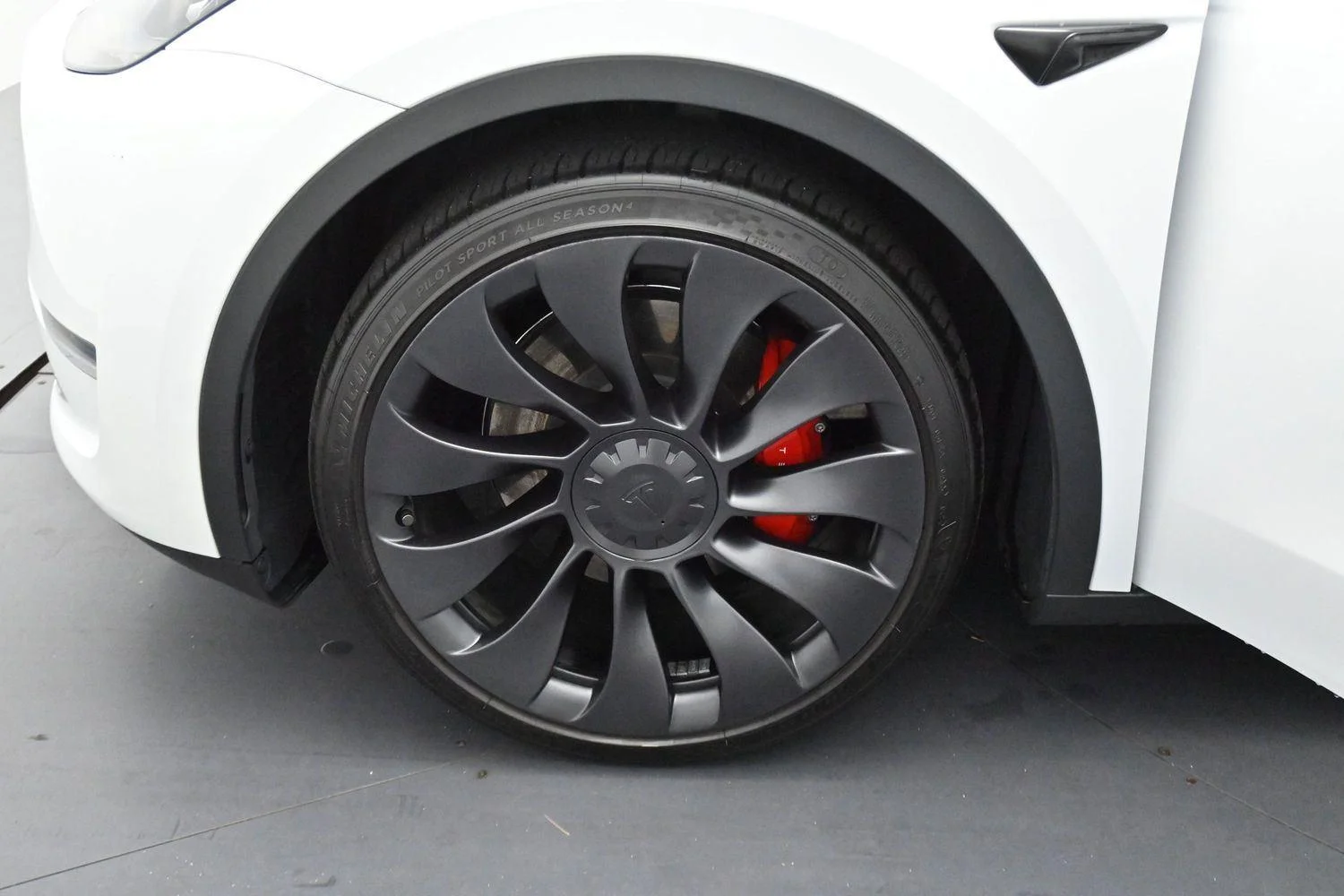 Used 2023  Tesla Performance image 33