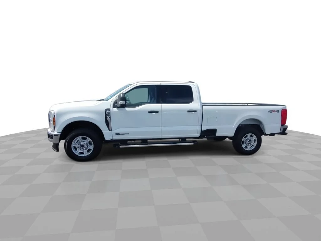 Used 2025 White Ford XL image 5