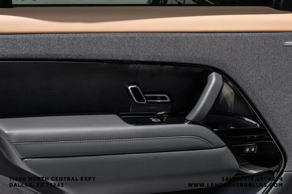 Certified Used 2024 SV Bespoke Match to Sample in Gloss Finish Land Rover Autobiography image 50
