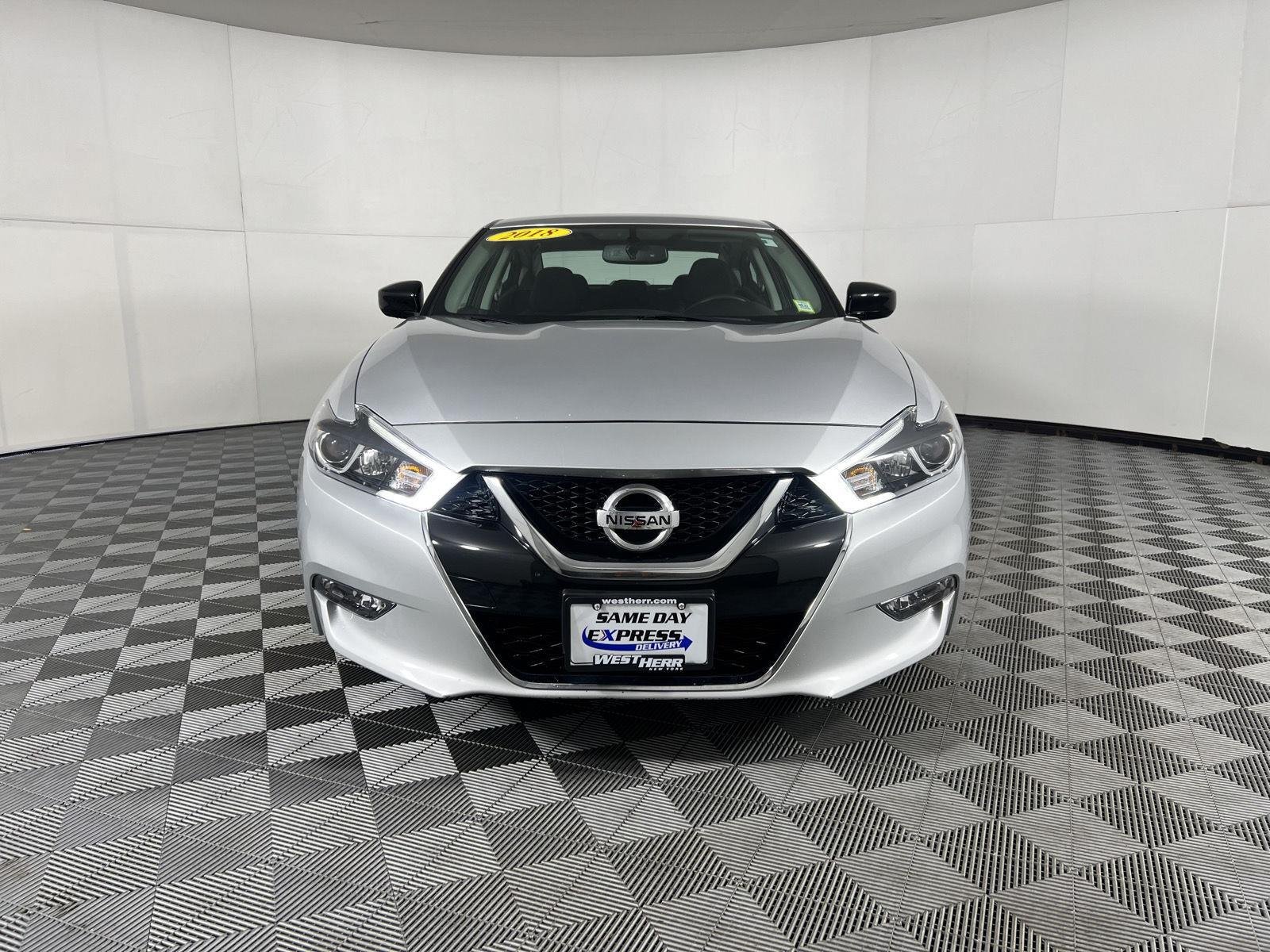 Used 2018 Brilliant Silver Nissan S image 19