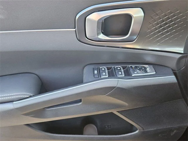 2025 Kia Sorento S - Photo 22