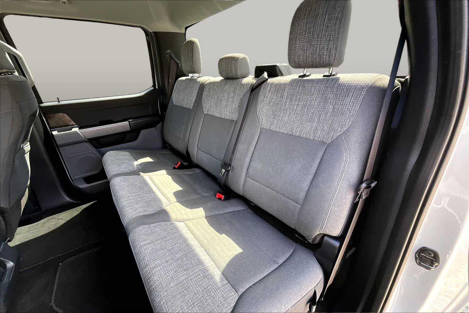 Used 2023 Avalanche Gray Ford XLT image 21