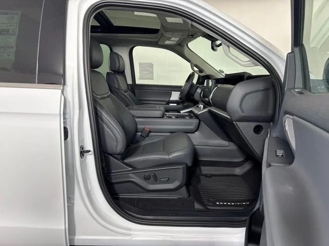 New 2026 Oxford White Ford Active image 4
