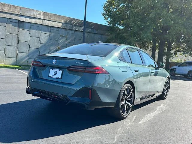 New 2027 Cape York Green Metallic BMW 550e xDrive image 3