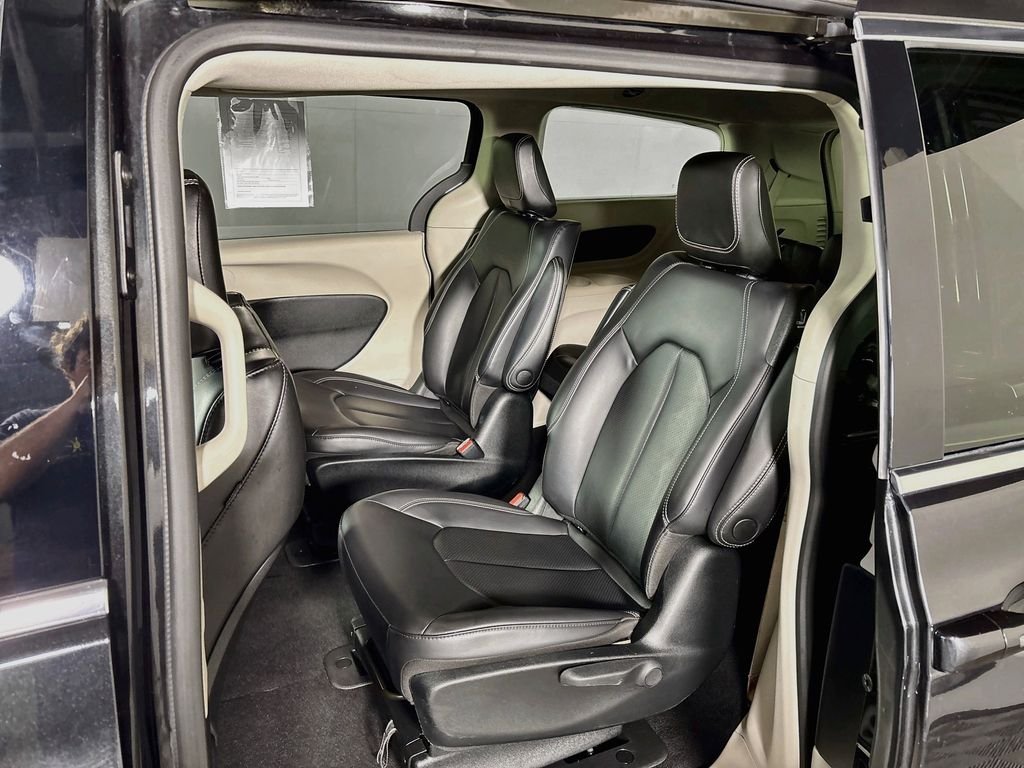 Used 2023 Black Chrysler Touring L image 18