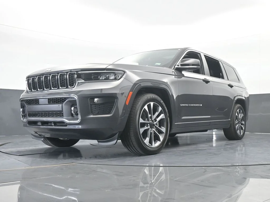 Used 2024 Baltic Gray Metallic Clearcoat Jeep Overland image 60