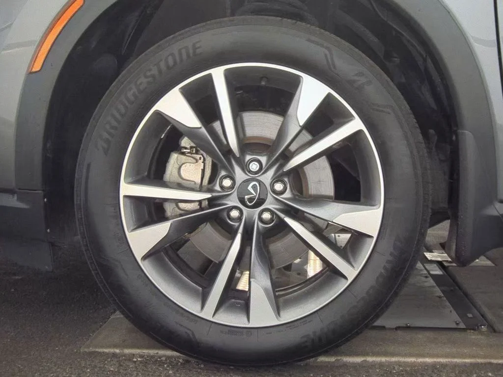Certified Used 2024 Graphite Shadow INFINITI LUXE image 16