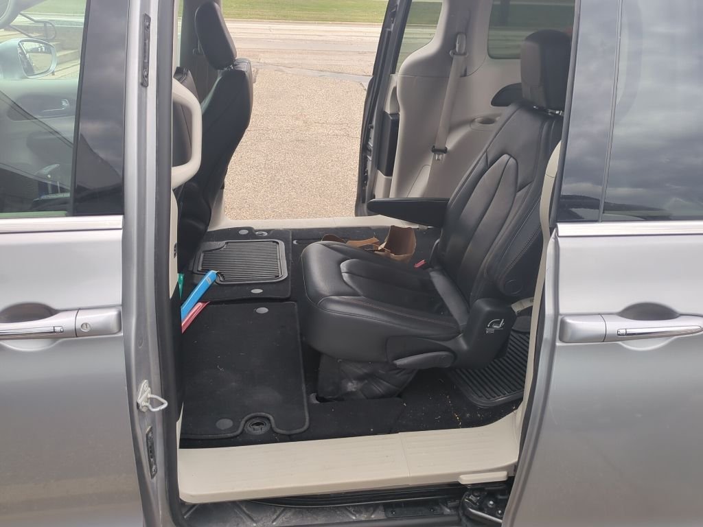 Used 2017 Chrysler Pacifica Touring-L with VIN 2C4RC1BG2HR526713 for sale in Rochester, Minnesota